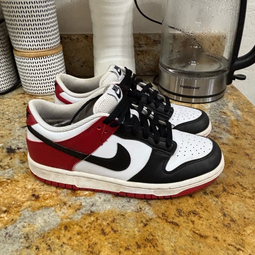 Nike dunk low size 5.5